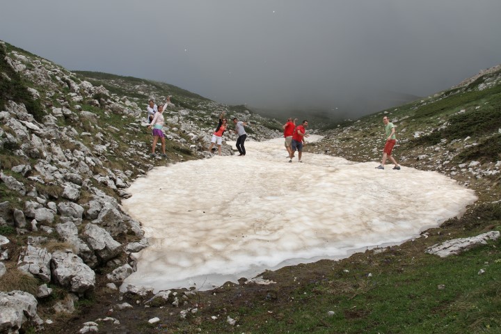 mount tomorr snow